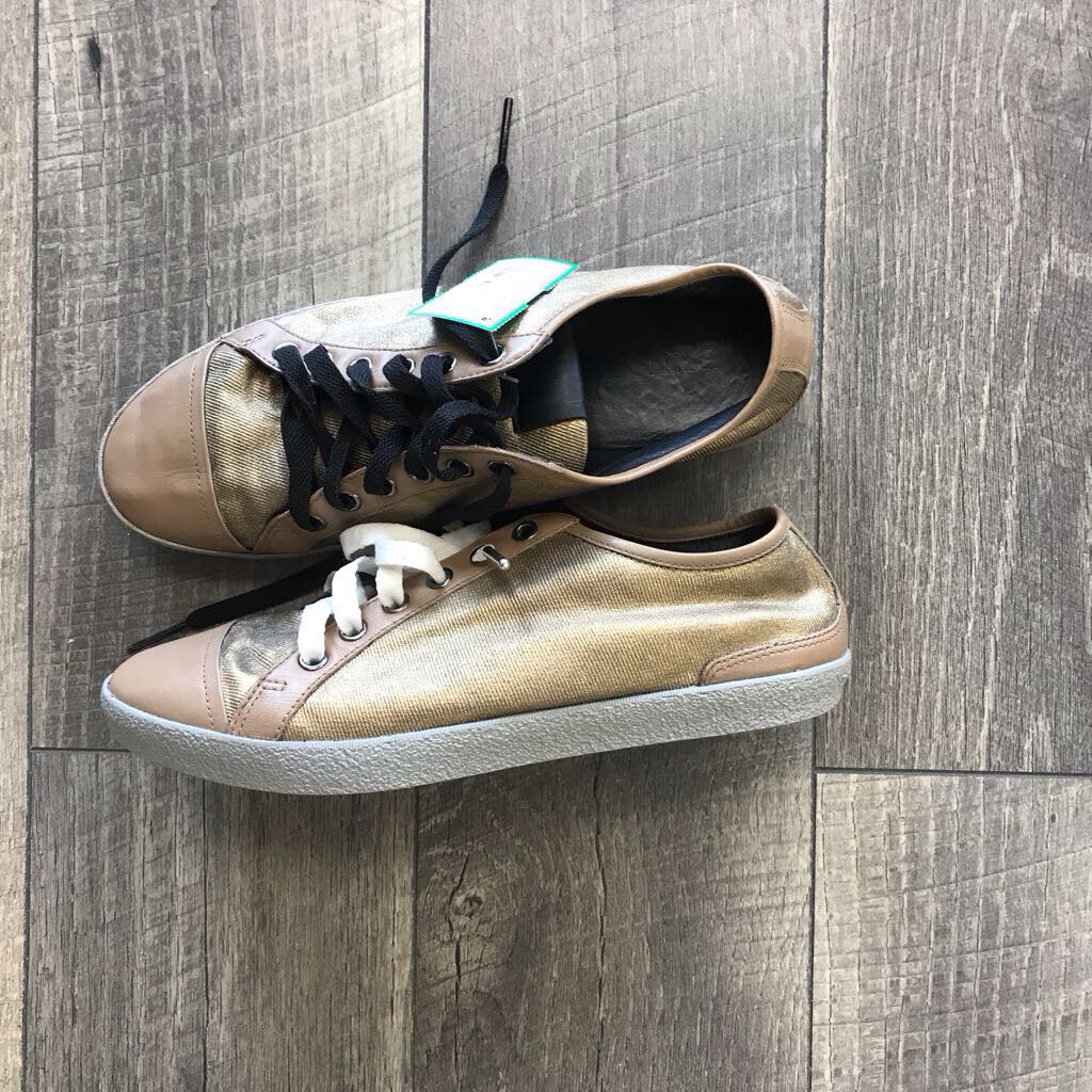 GOLD SNEAKERS