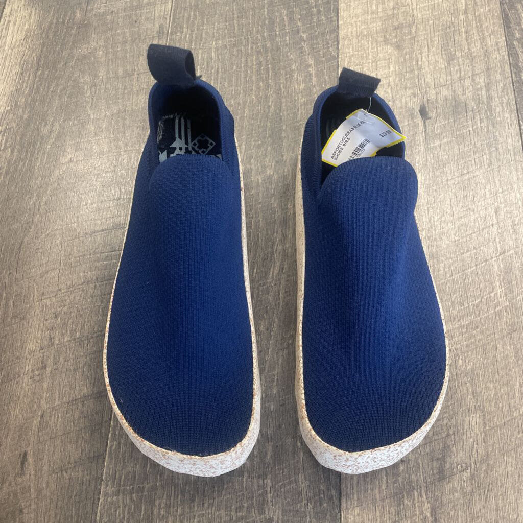 BLUE KNIT SHOES