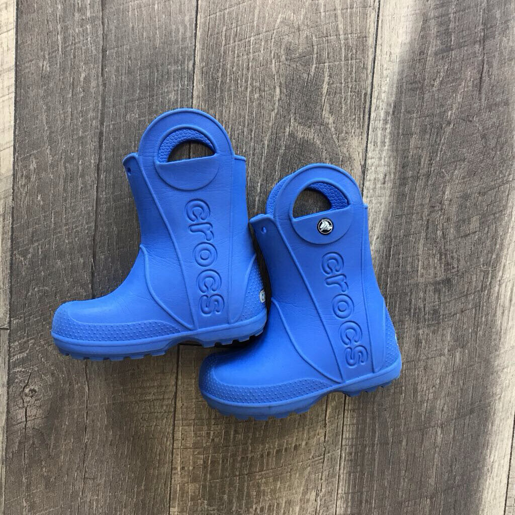 BLUE RAIN BOOTS