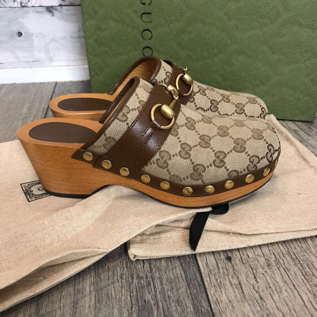 AUTHENTIC SIGNATURE HORSE BIT CLOGS-NEW