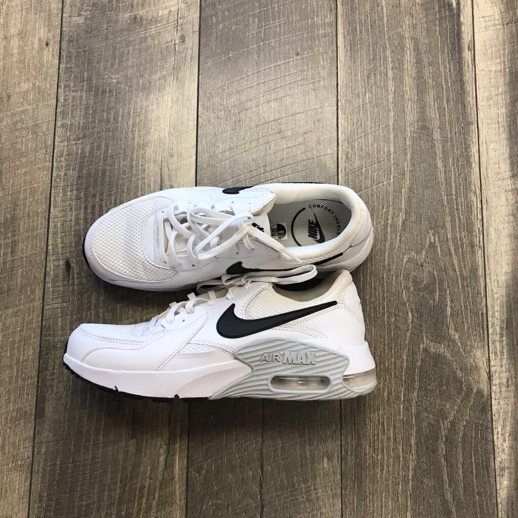 WHITE NIKE AIR MAX SNEAKER