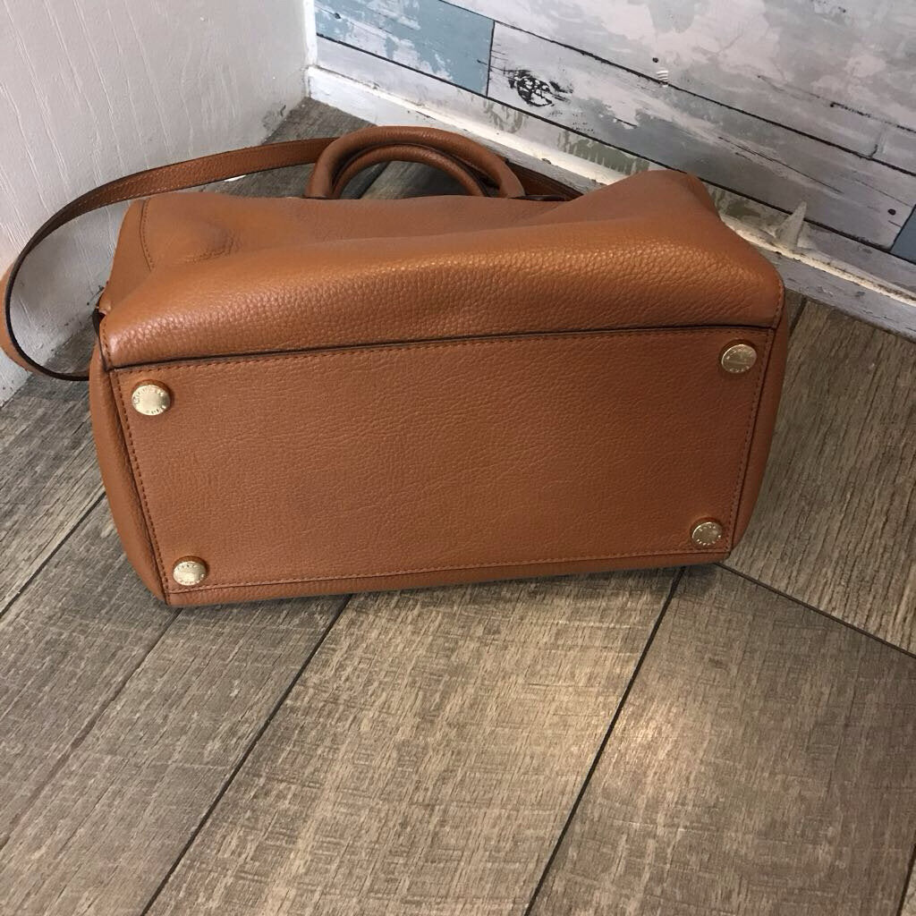 CAMEL PEBBLED HAND BAG