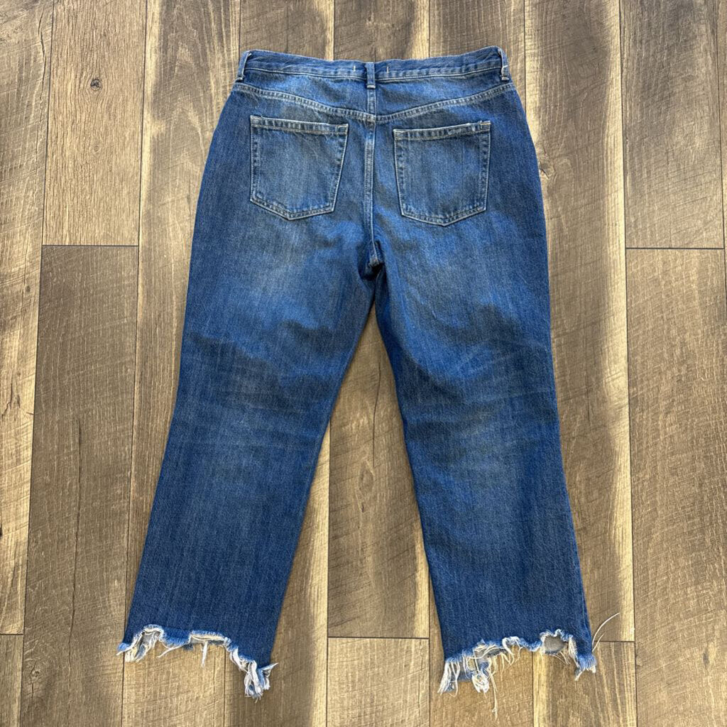DISTRESSED JEAN