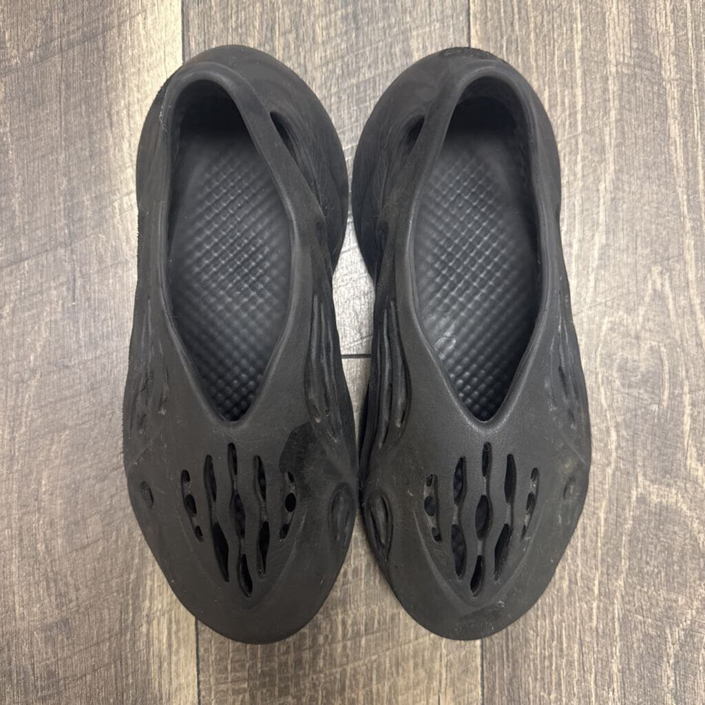 BLK YEEZYS- AS IS