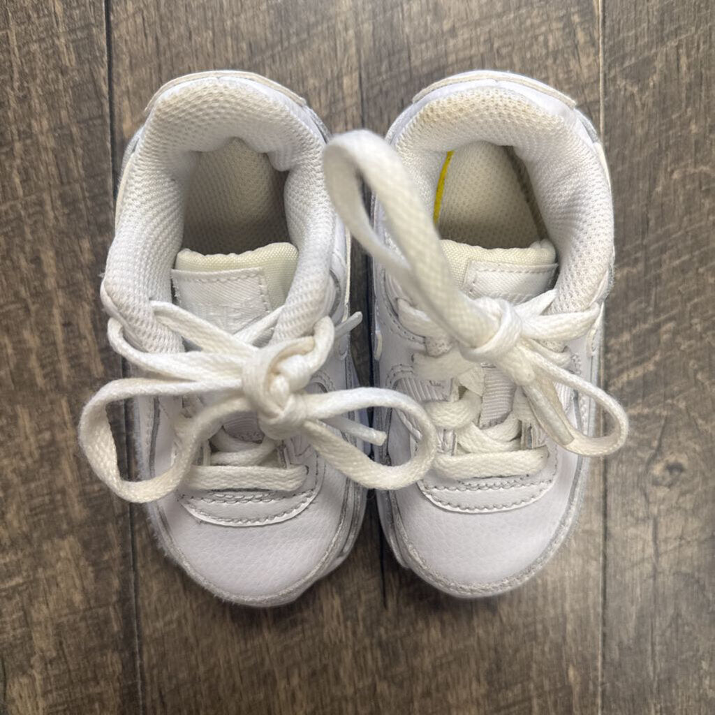 WHITE AIRMAX SNEAKER