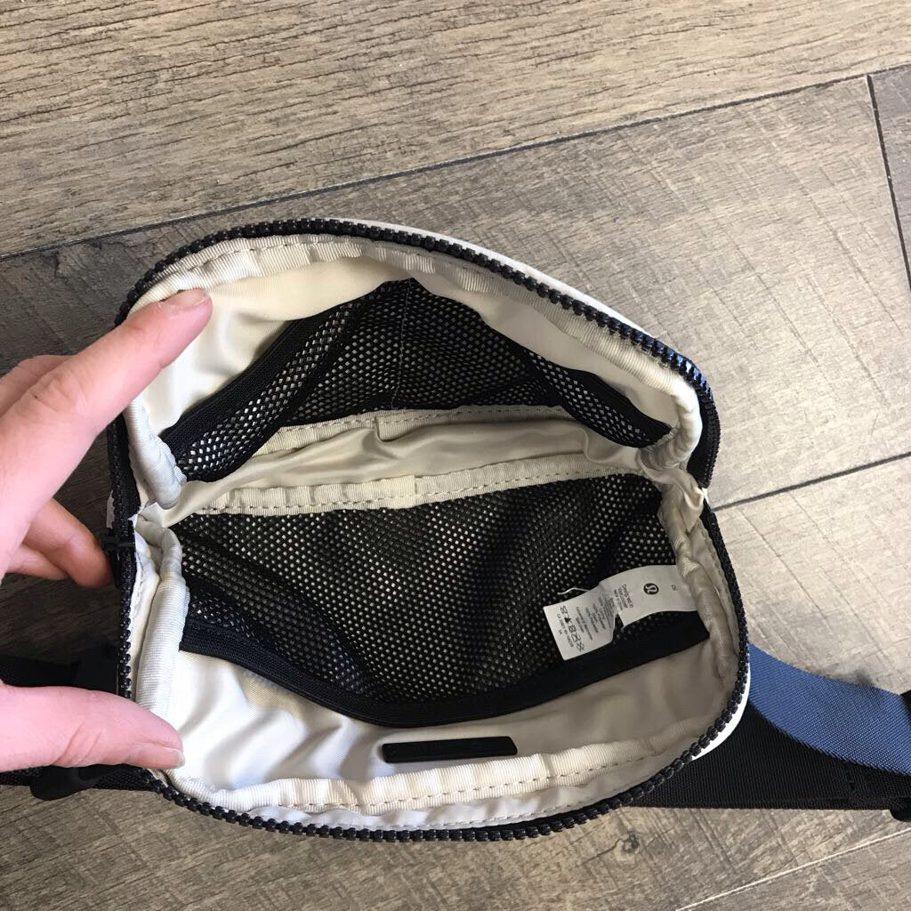 PALE BEIGE BELT BAG