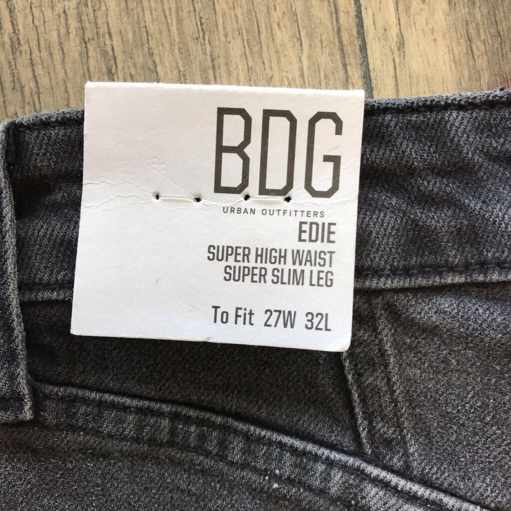 BLK SKINNY DENIM PANTS-NWT