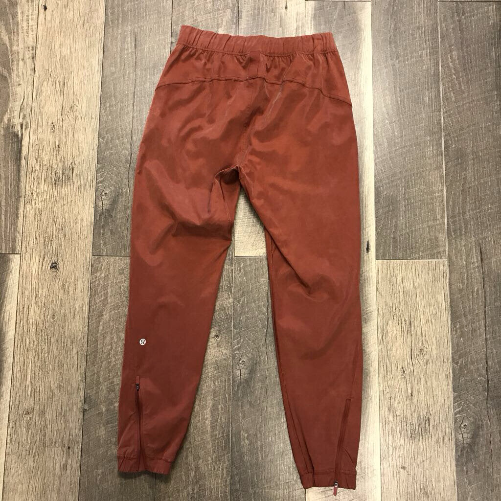 RUST SILKY JOGGER