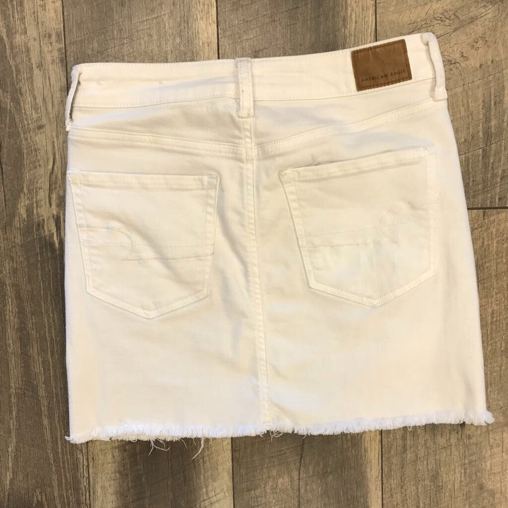 WHITE HI RISE SKIRT AS IS