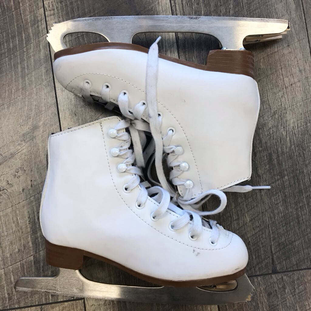 WHITE FIGURE SKATES