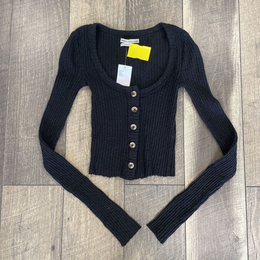 BLK RIBBED HENLEY CROP LS- NEW