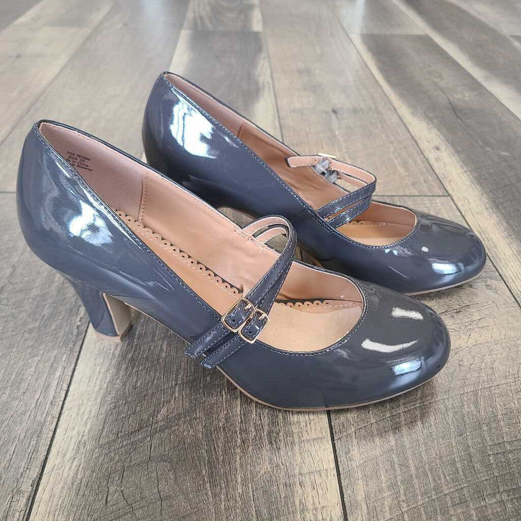 GREY PATENT LEATHER HEEL- NEW