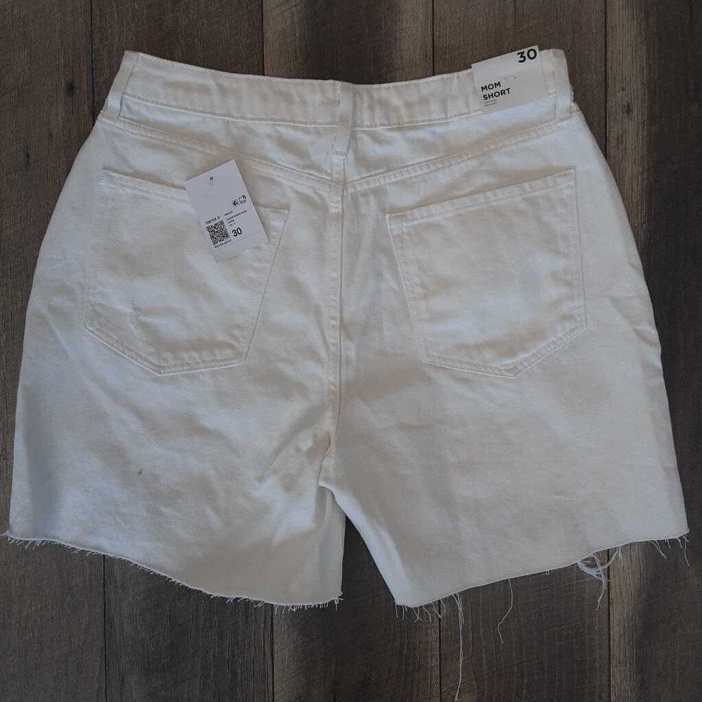 MOM WHITE JEAN SHORT-NWT