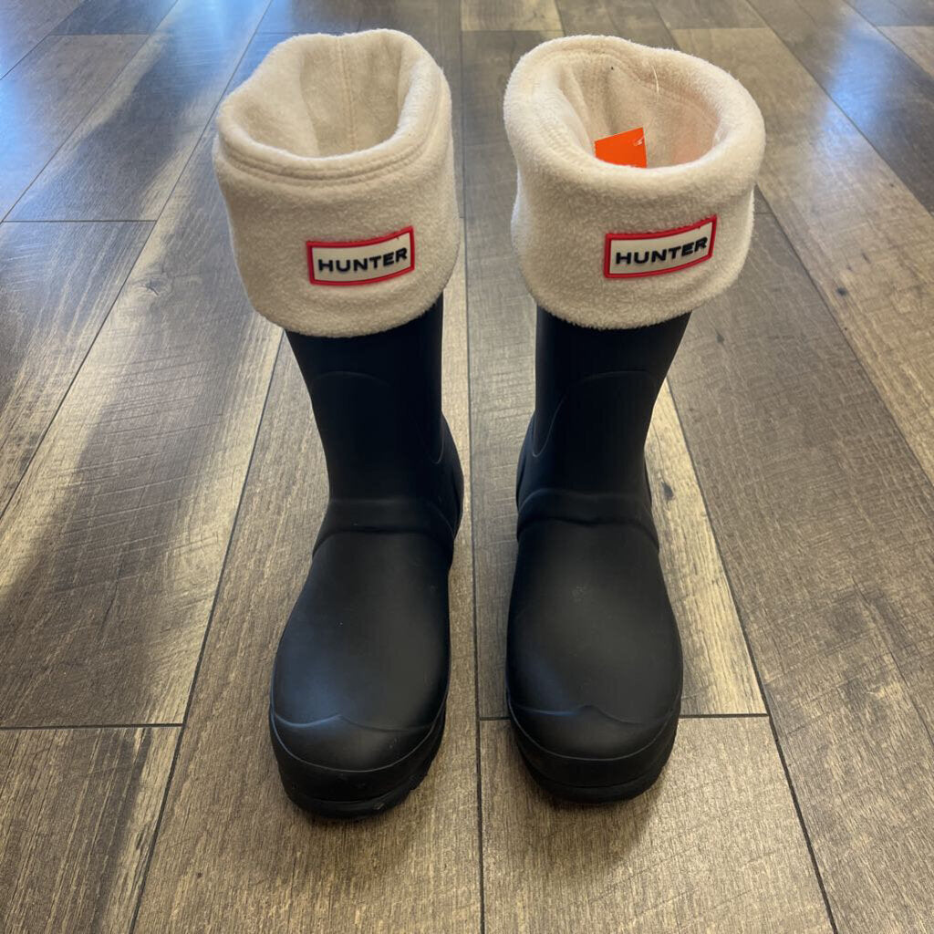 BLK MID RAINBOOTS WITH WELLY SOCKS