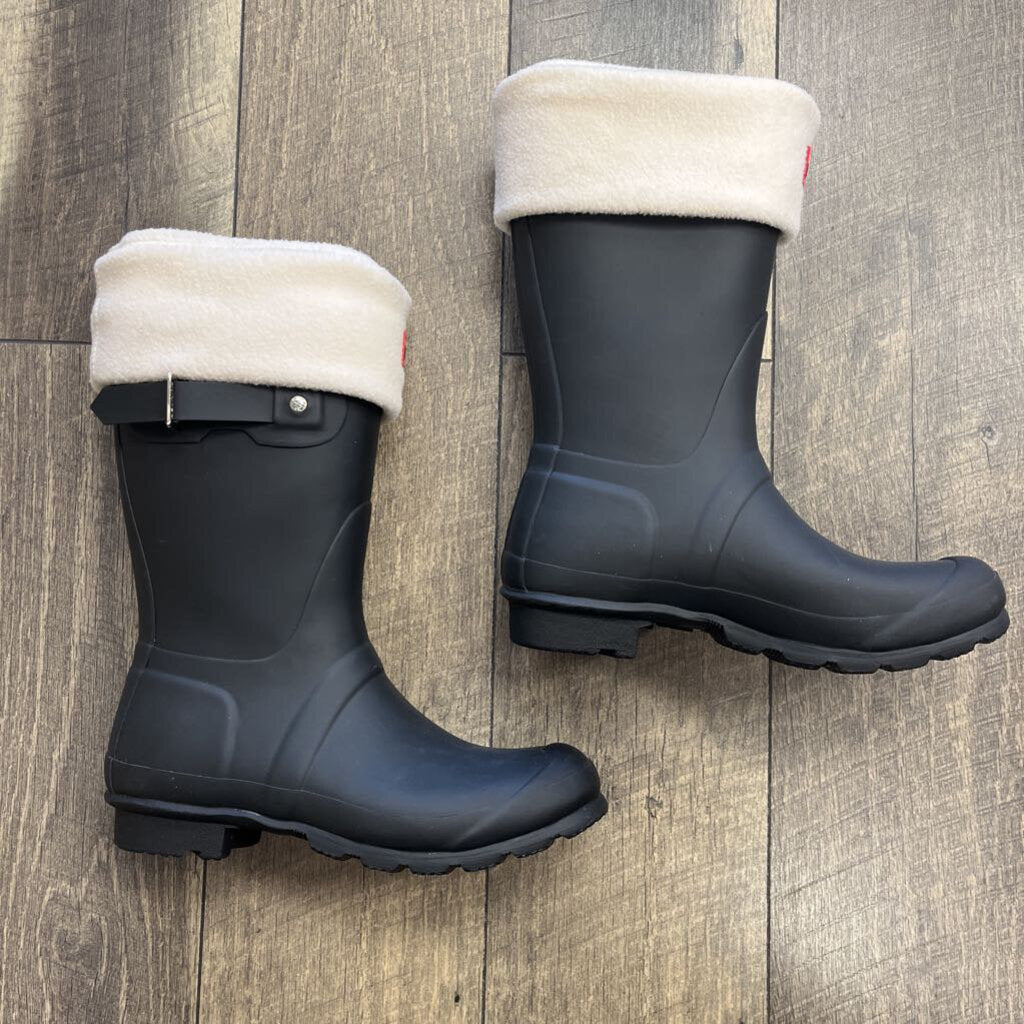 BLK MID RAINBOOTS WITH WELLY SOCKS