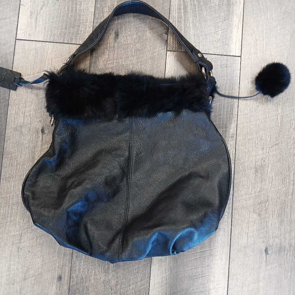 BLK FUR PEBBLED SHOULDER BAG