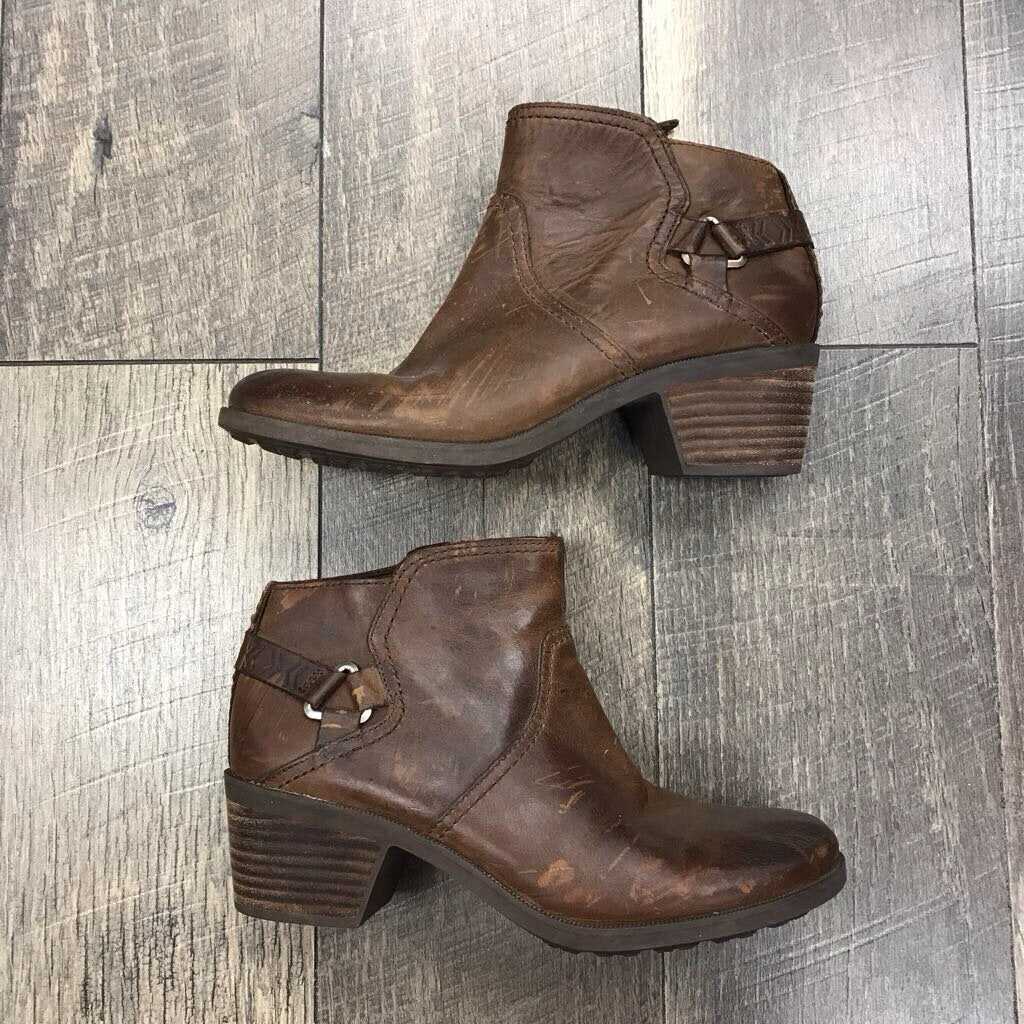 BROWN ANKLE BOOT