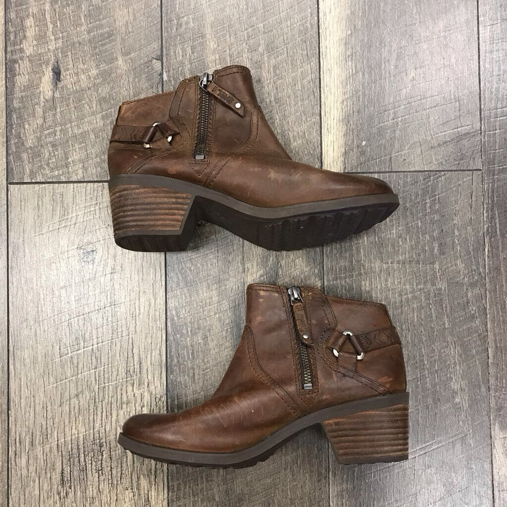 BROWN ANKLE BOOT