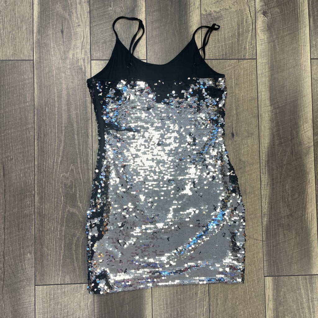 SILVER/BLK SEQUIN DRESS