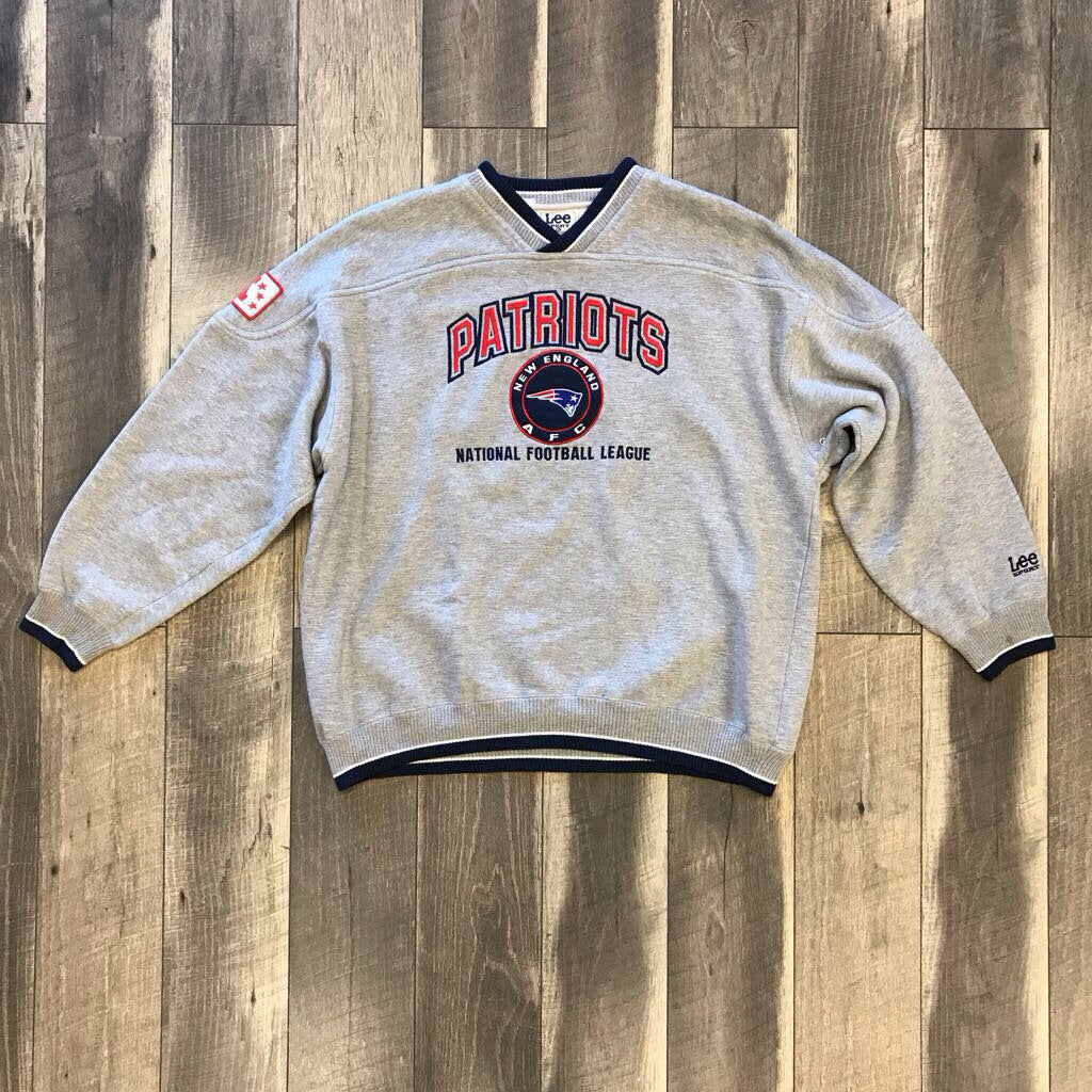 GREY PATRIOTS CREWNECK