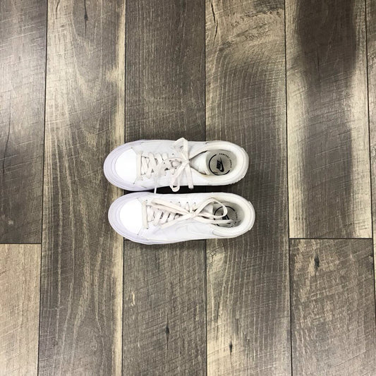 WHITE ALL COURT SNEAKER