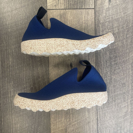 BLUE KNIT SHOES