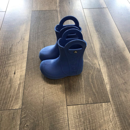 BLUE RAIN BOOTS