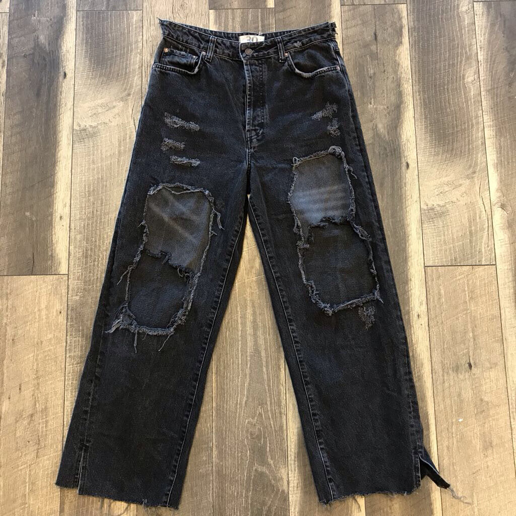 BLK DISTRESSED JEANS