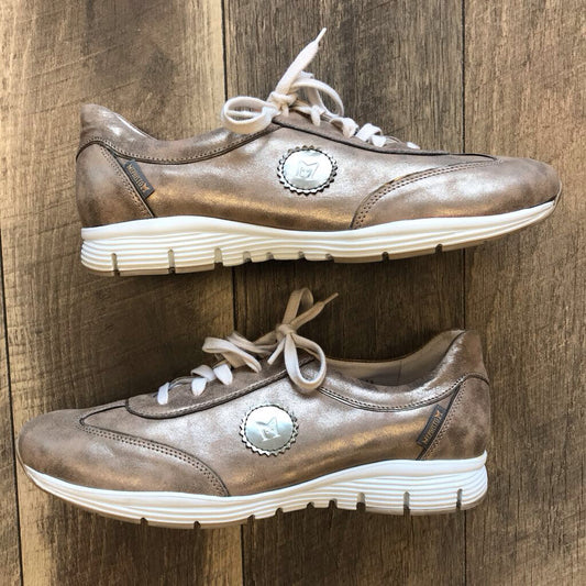 METALIC GOLD SNEAKER
