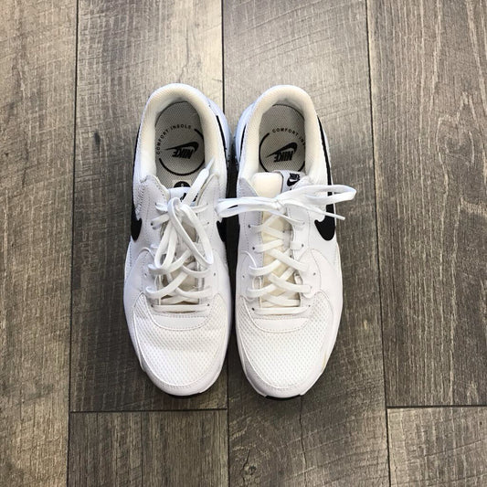 WHITE NIKE AIR MAX SNEAKER