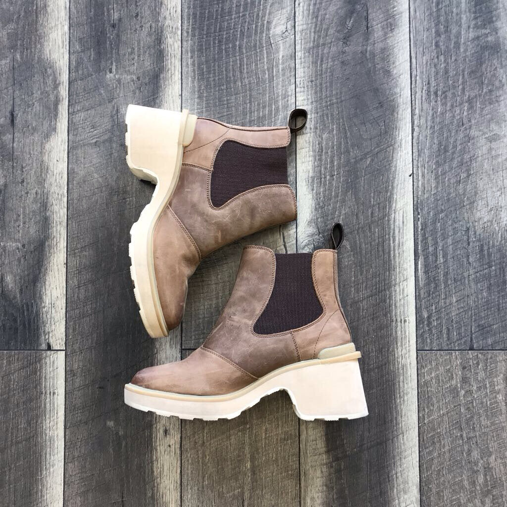 HI-LINE CHELSEA BOOT