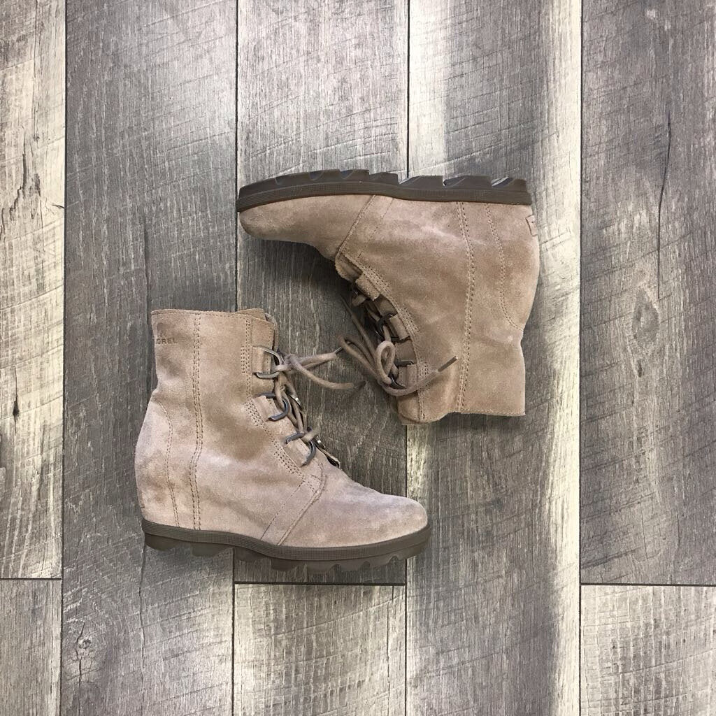TAN WEDGE LACE UP BOOT