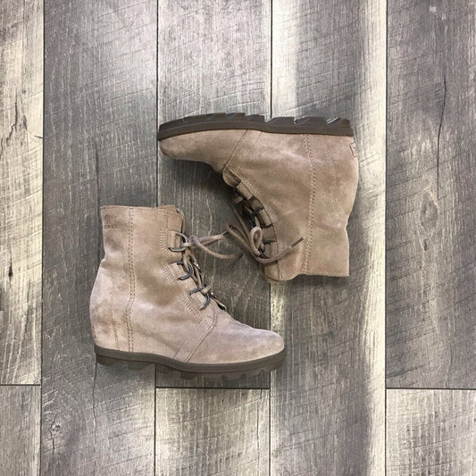 TAN WEDGE LACE UP BOOT