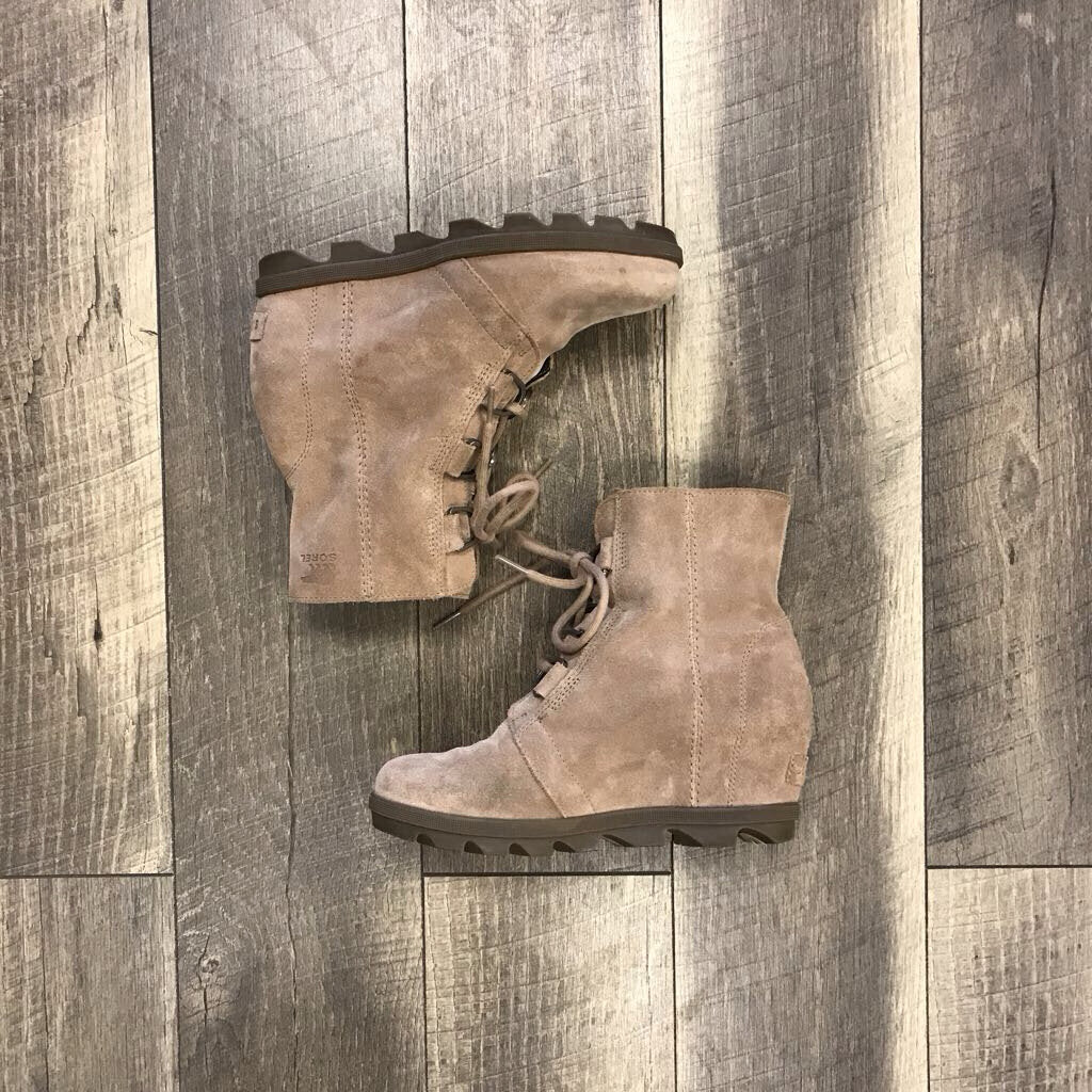 TAN WEDGE LACE UP BOOT