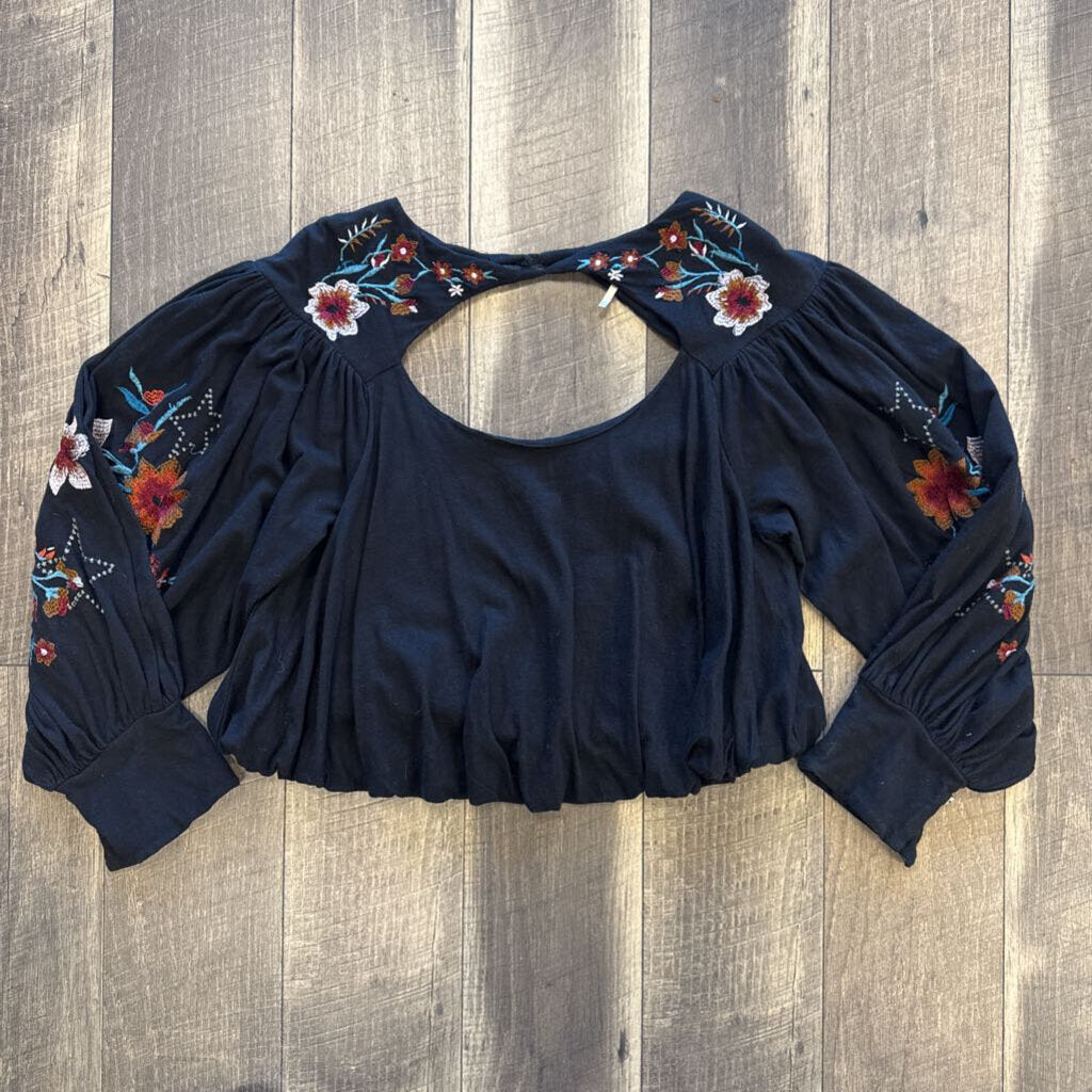 BLK EMBROD CROPPED TOP