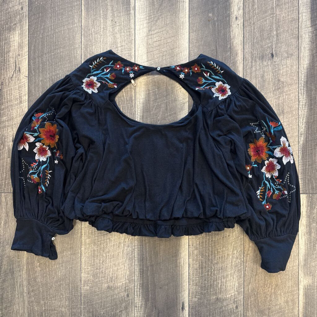 BLK EMBROD CROPPED TOP