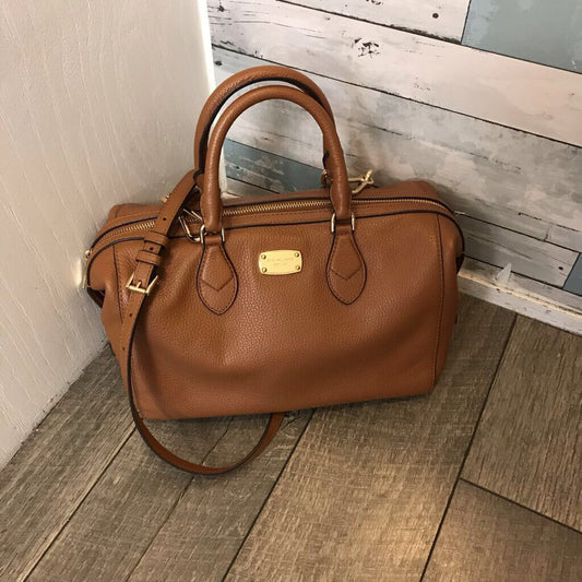 CAMEL PEBBLED HAND BAG