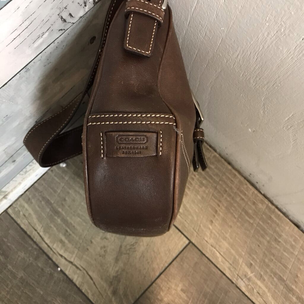 VINTAGE BROWN HAMPTONS HOBO BAG