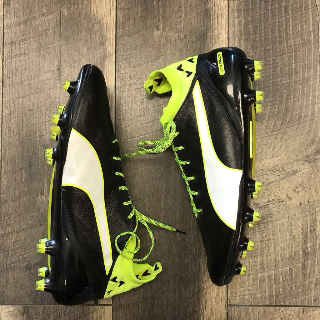 BLK NEON CLEAT