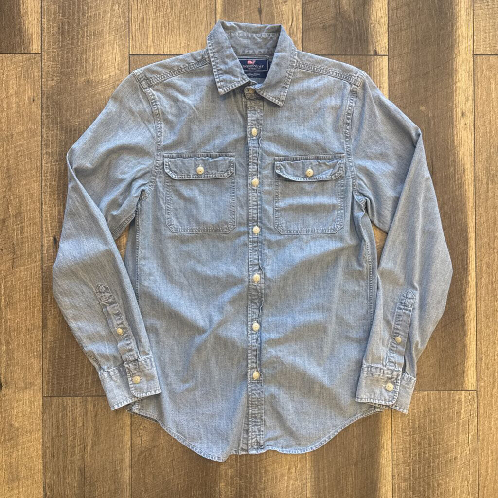 CHAMBRAY BUTTON UP