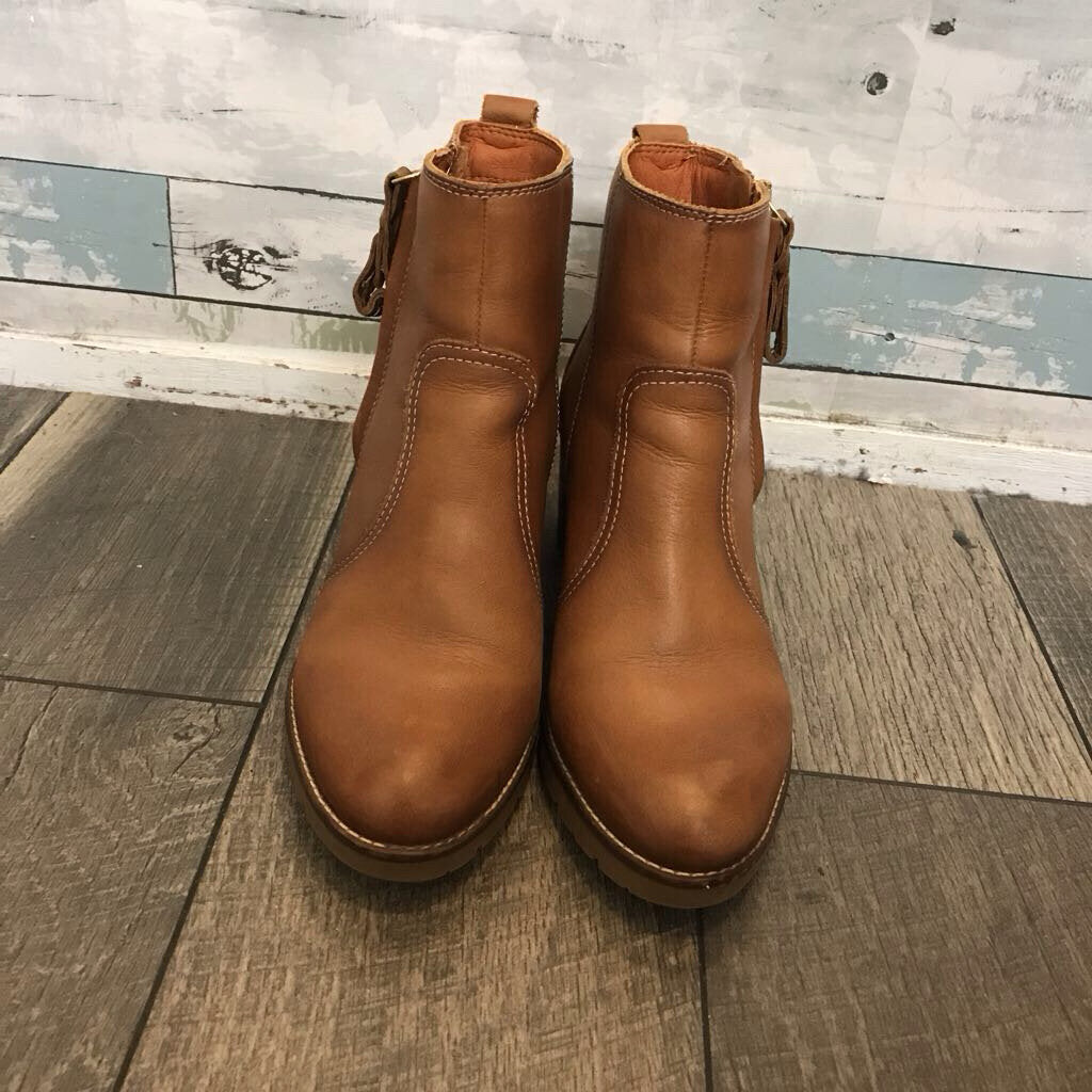 LLANES BRANDY ZIP ANKLE BOOTS