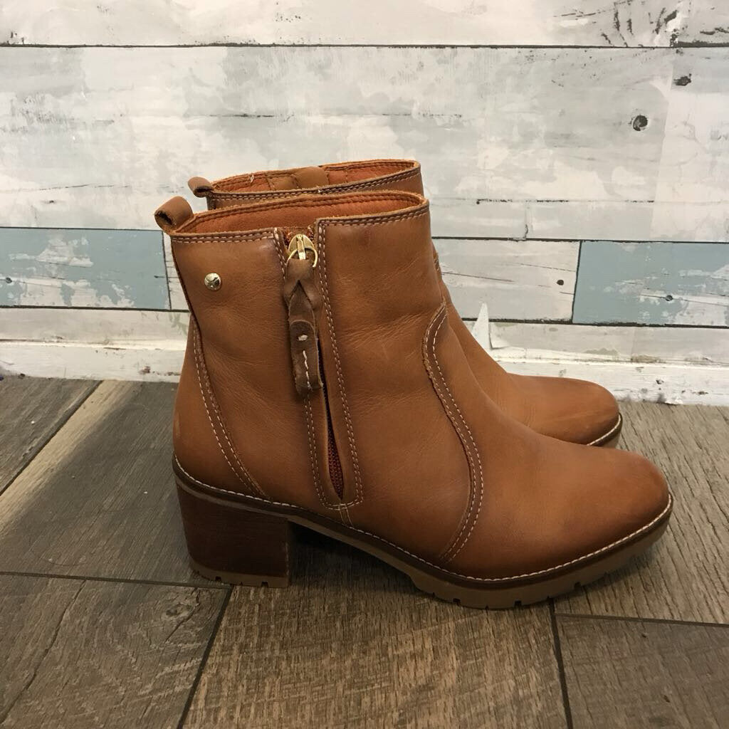 LLANES BRANDY ZIP ANKLE BOOTS