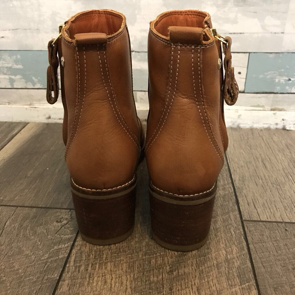 LLANES BRANDY ZIP ANKLE BOOTS