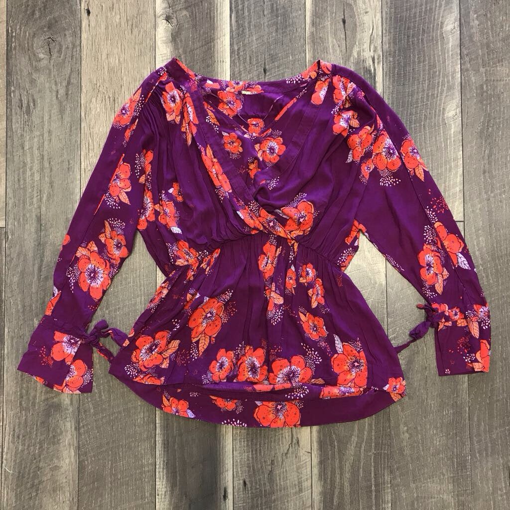 MAGENTA FLORAL PEPLUM TOP