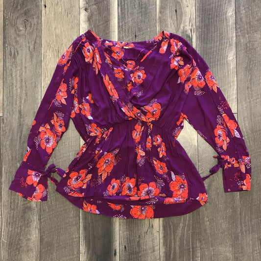 MAGENTA FLORAL PEPLUM TOP