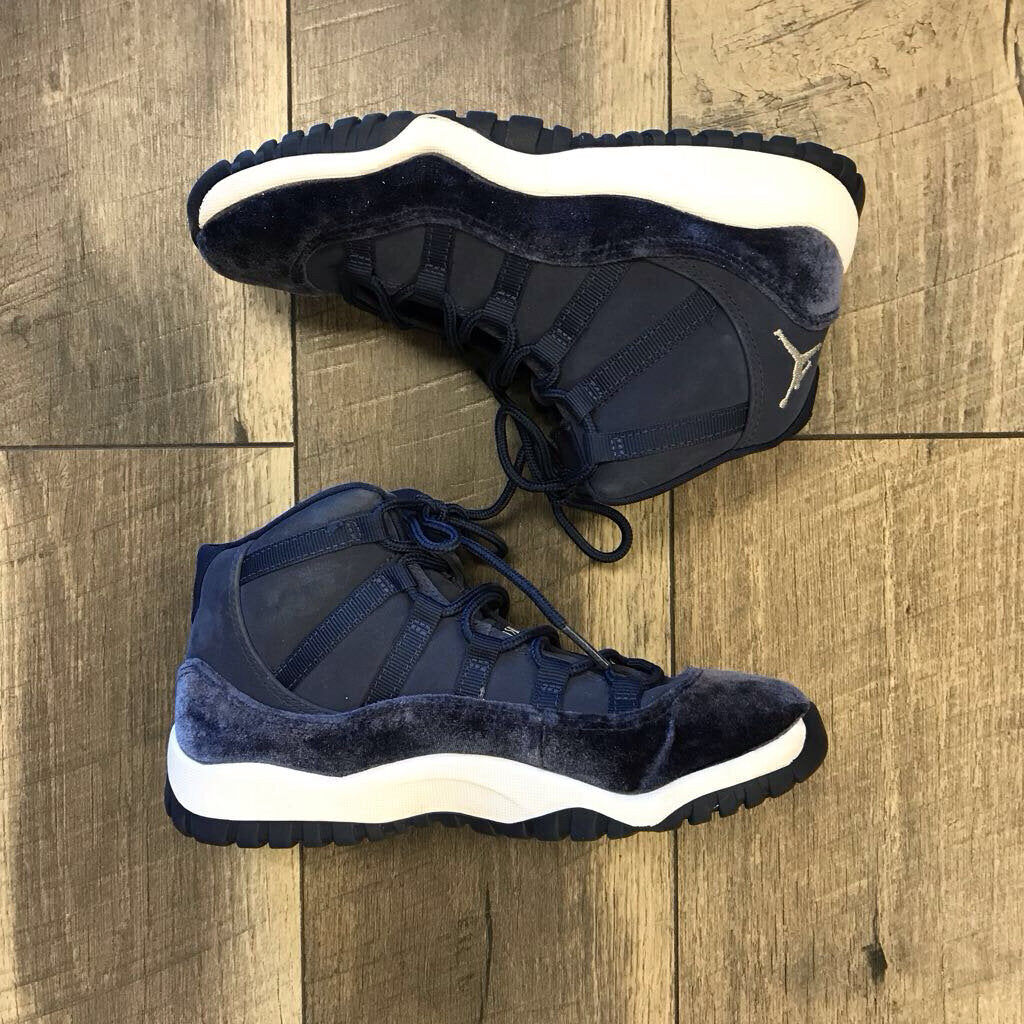 MIDNIGHT NAVY VELVET HI TOP SNEAKER