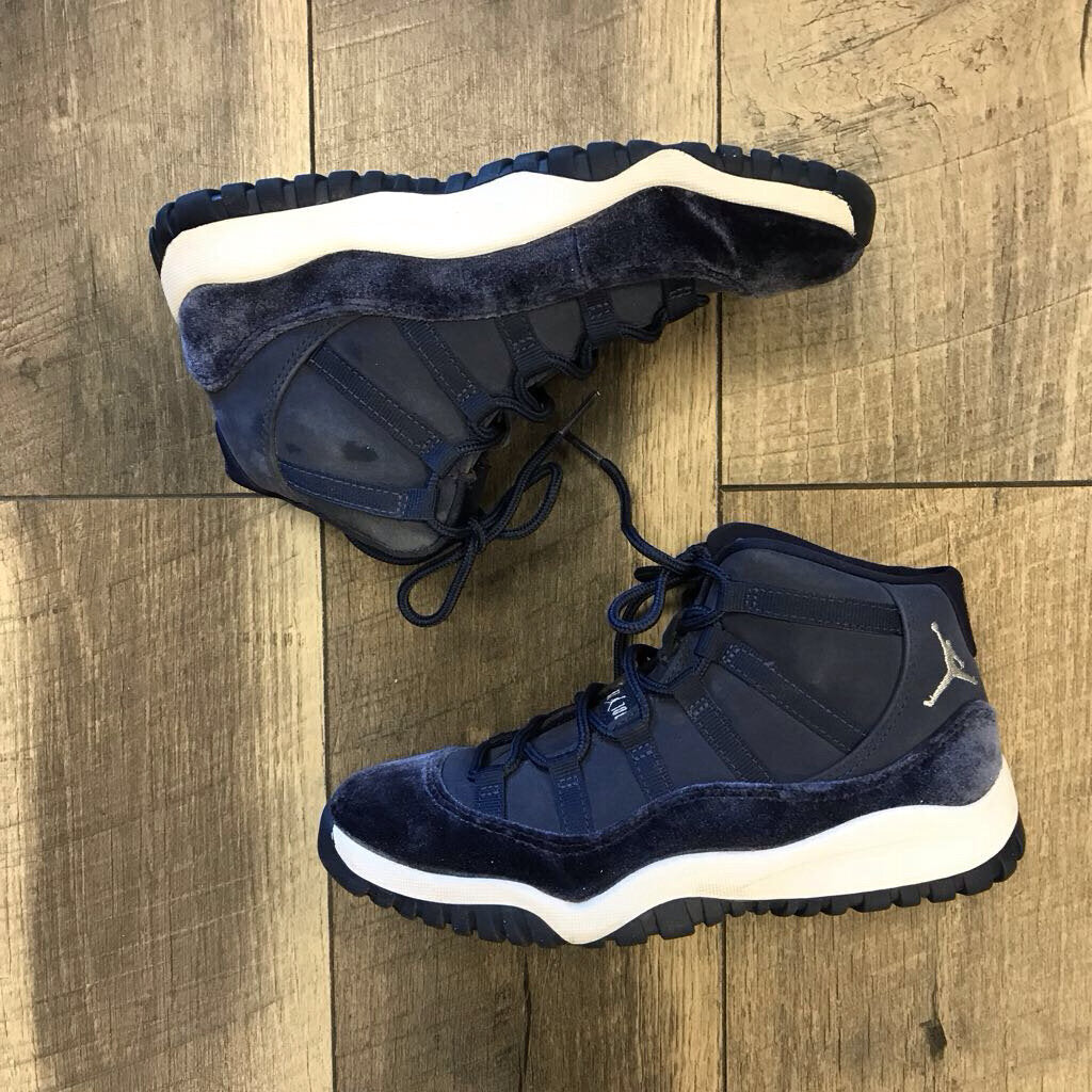 MIDNIGHT NAVY VELVET HI TOP SNEAKER