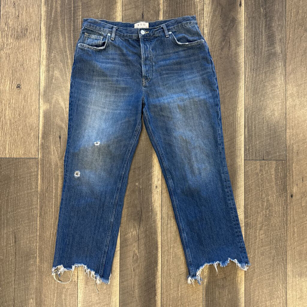 DISTRESSED JEAN