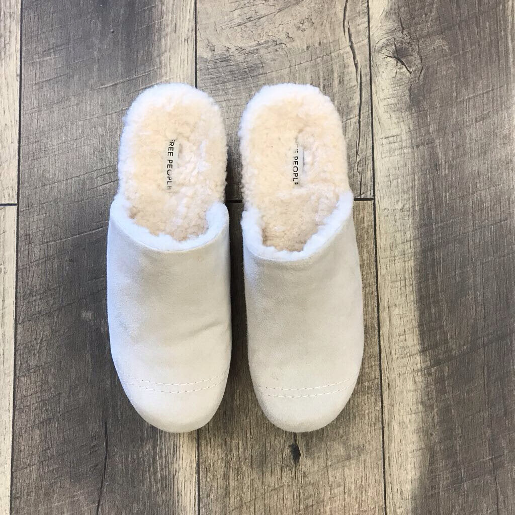 OAK DUST BUNNY SUEDE CLOG