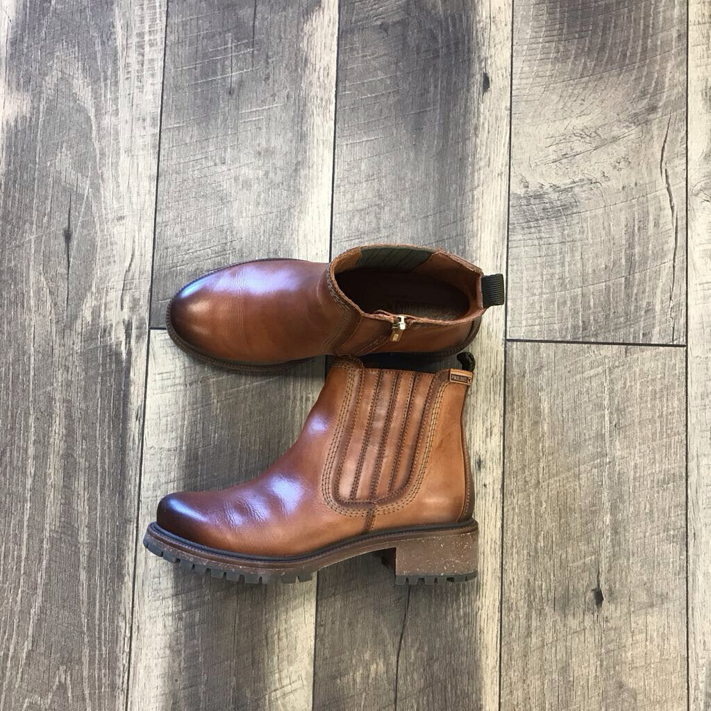 COGNAC CHELSEA BOOT